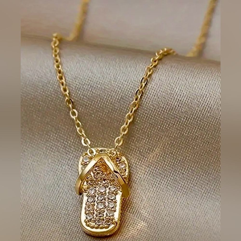 Chic Golden-Tone Synthetic Zirconia Flip-Flop Pendant Necklace
